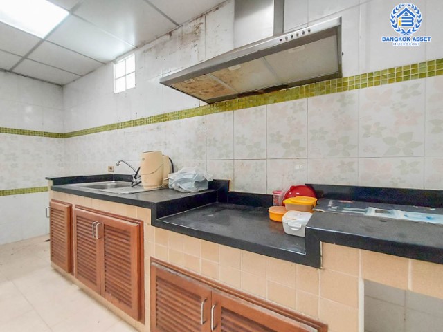 *****ทาวน์เฮ้าส์มืองสองย่านกรุงเทพมหานคร ม.เฟรชวิลล่า นวมินทร์ บนเนื้อที่ 20 ตร.ว. ฟังก์ชันเหมือนได้บ้านเดี่ยว 3 ห้องนอน 4 ห้องน้ำ 2 ที่จอดรถ บ้านสภาพสวย แถมฟรี! 1 เครื่องปรับอากาศ เดินทางสะดวก ทำเลเยี่ยม ใกล้แฟชั่นไอส์แลนด์ และรถไฟฟ้าสายสีชมพู "สถานีคู้บอน"